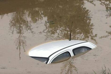 车被淹了，如何开车门